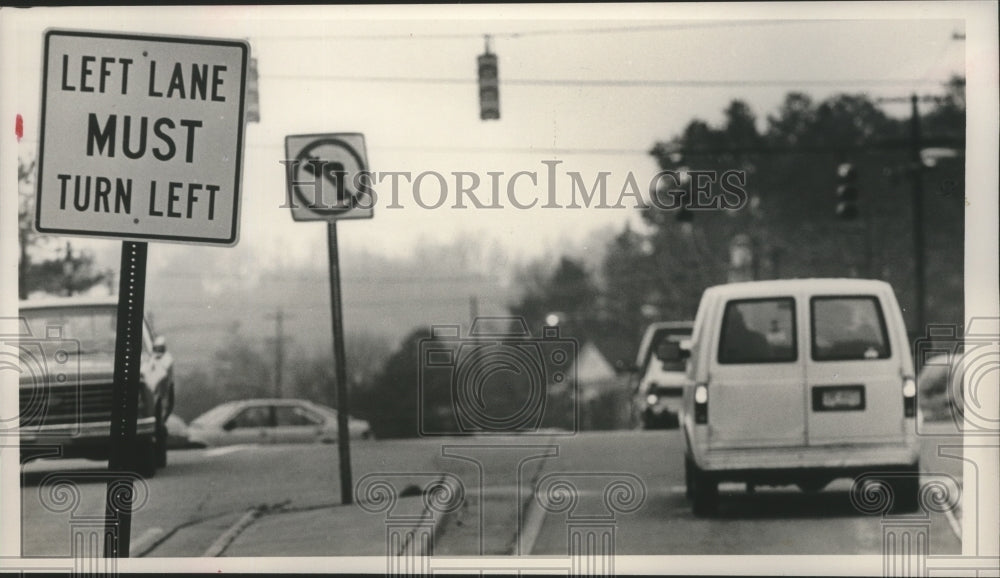 1989 Press Photo traffic signs along Montgomery Highway in homewood, Alabama - Historic Images