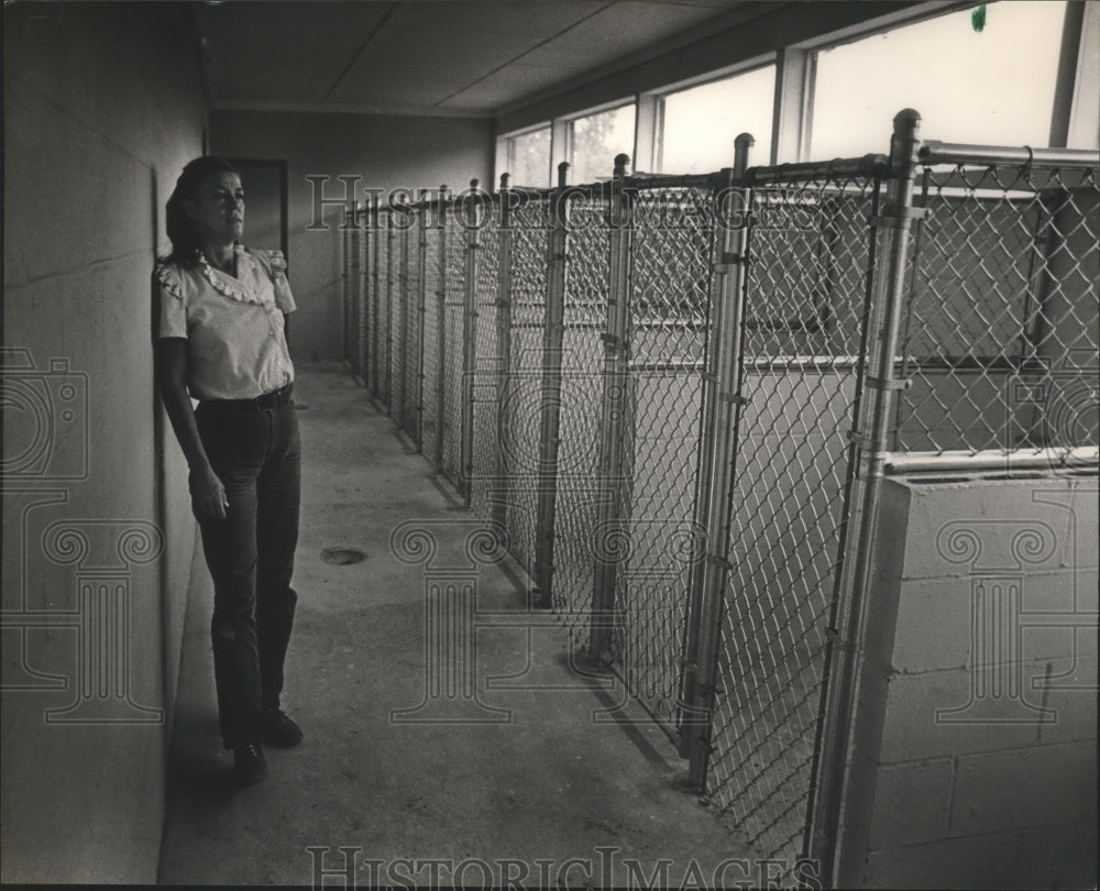 1983 Press Photo Mrs. Speakman at the Shelby County Humane Society - abna12278 - Historic Images