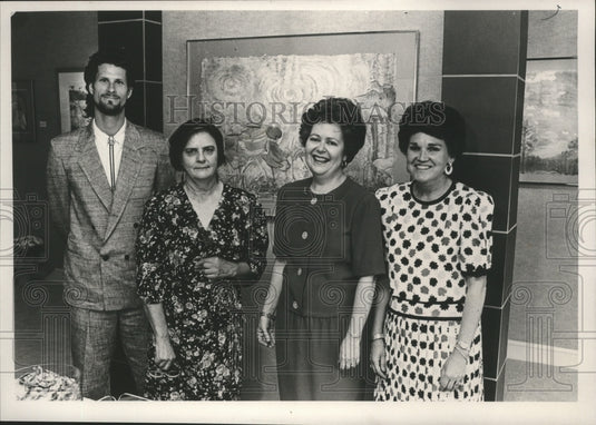 1989 Press Photo Monty Stabler at Stabler Art Gallery - abna12326 - Historic Images