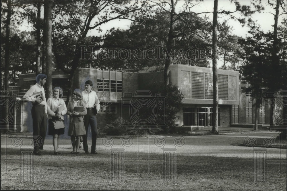 1965 Press Photo Campus center at Spring Hill College, Mobile, Alabama - Historic Images