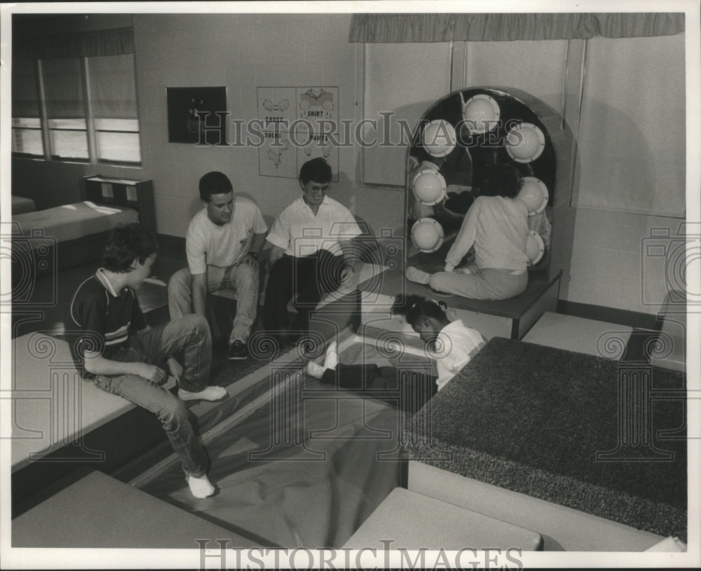 1988 Press Photo Helen Keller School for the deaf and blind, Talladega, Alabama - Historic Images