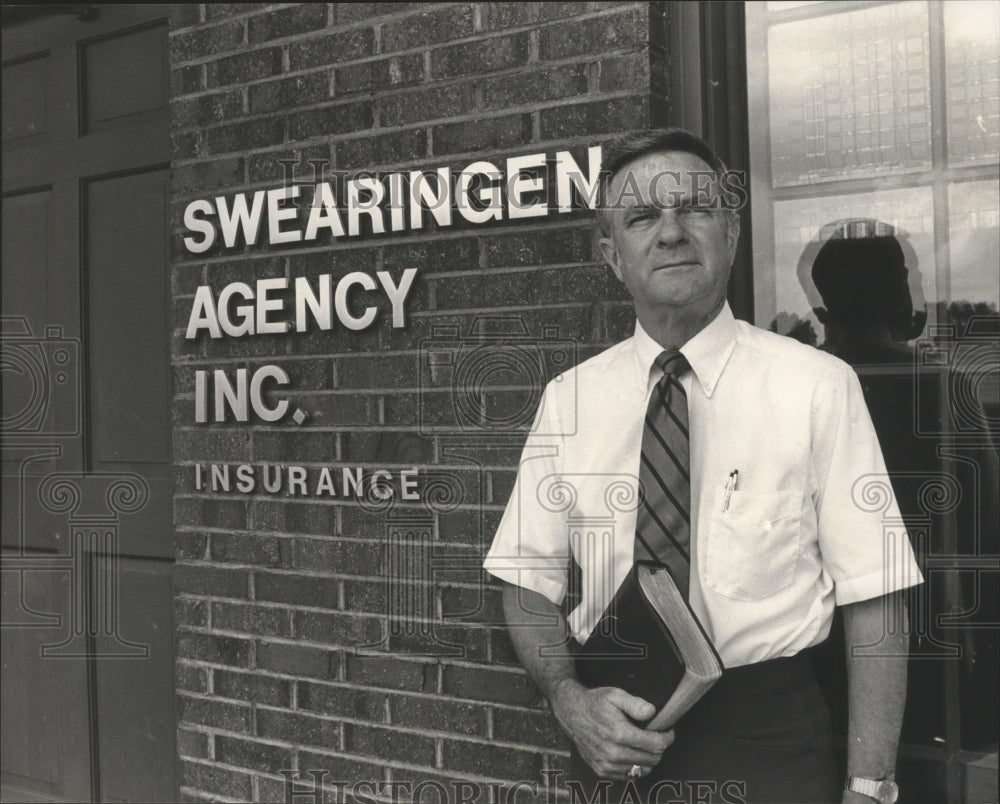 1984 Press Photo Harold Swearingen,Pine Hill Insurance Agency, Alabama - Historic Images