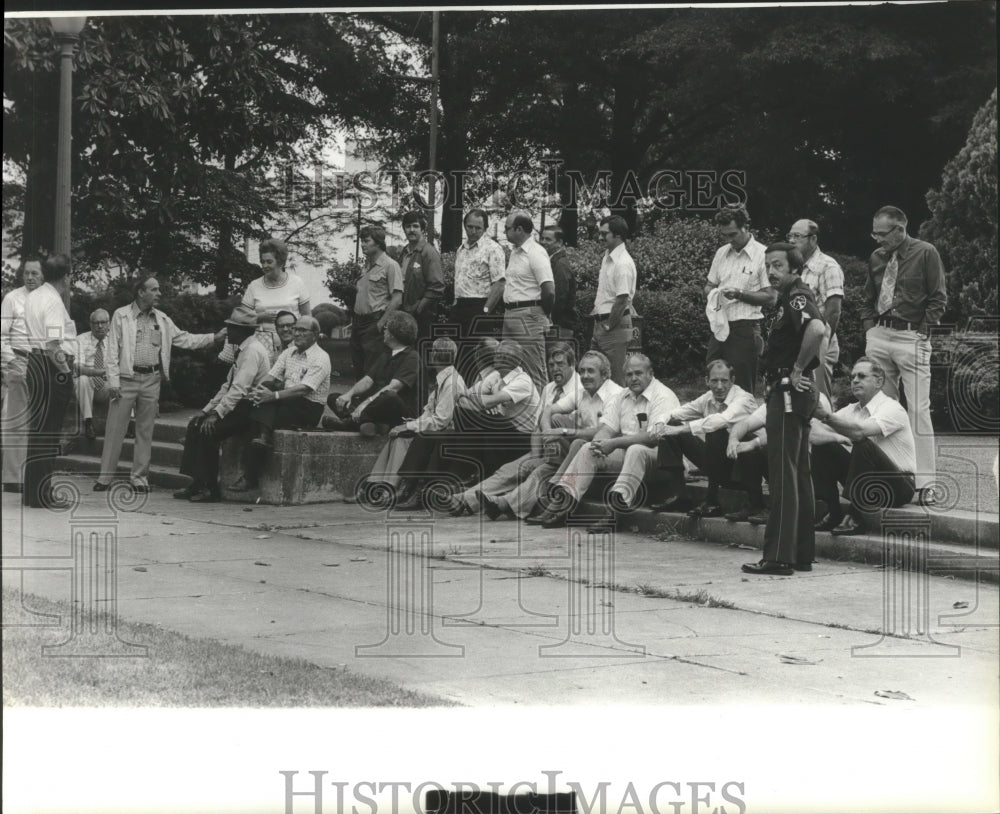 1978 Press Photo Men on strike in Birmingham, Alabama - abna12437 - Historic Images