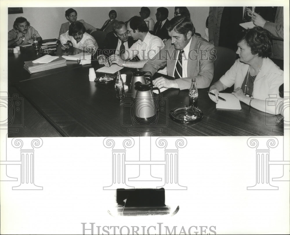 1979 Press Photo Meeting around conference table. Birmingham, Alabama - Historic Images