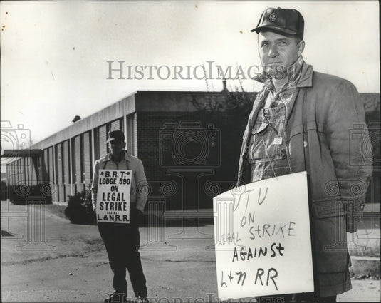 1969 Press Photo Trainmen on strike, Birmingham, Alabama - abna12472-Historic Images