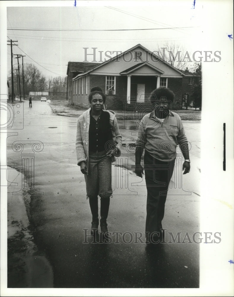 1982 Press Photo Kathy and Nick Crosby by Wilson Baker Group Home, Selma, AL - Historic Images