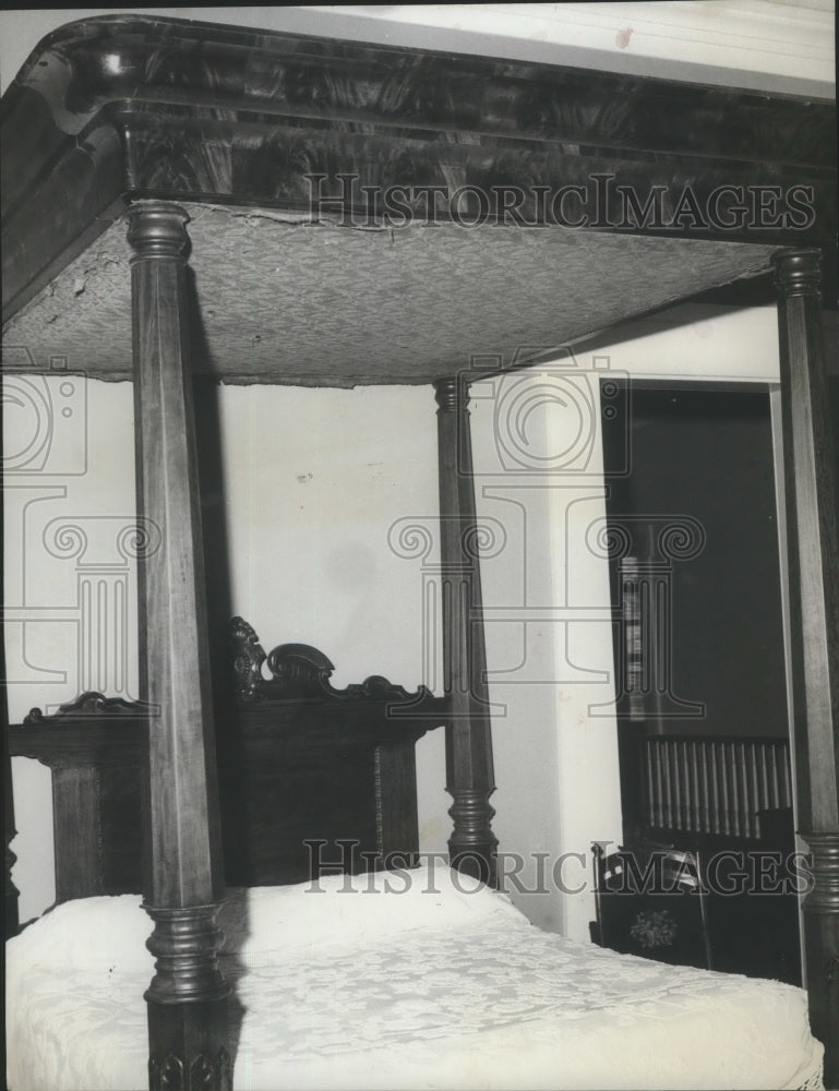 1962, Antique bed at Sturdivant Hall Museum, Selma, Alabama - Historic Images