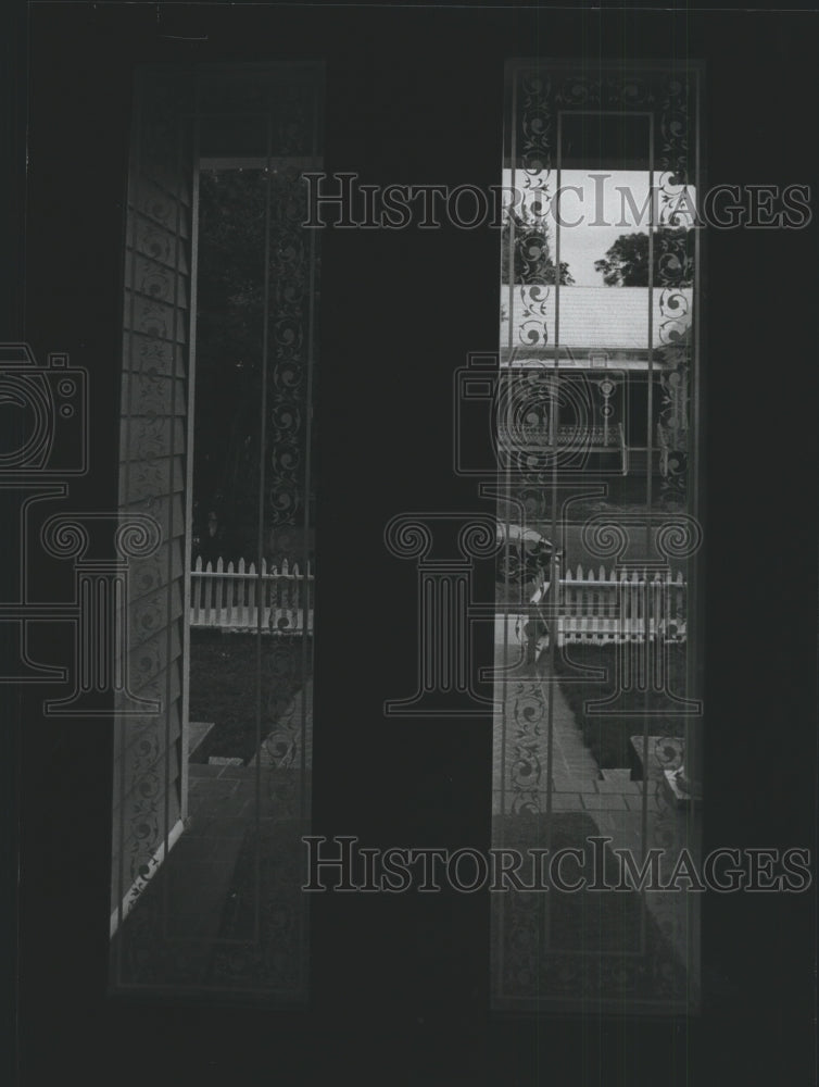 1981 Press Photo Etched glass panels on doors at Fairoaks home, Selma, Alabama - Historic Images