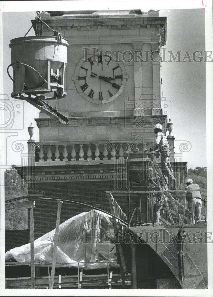 1993 Press Photo Workers near Samford University bell tower, Birmigham, Alabama - Historic Images