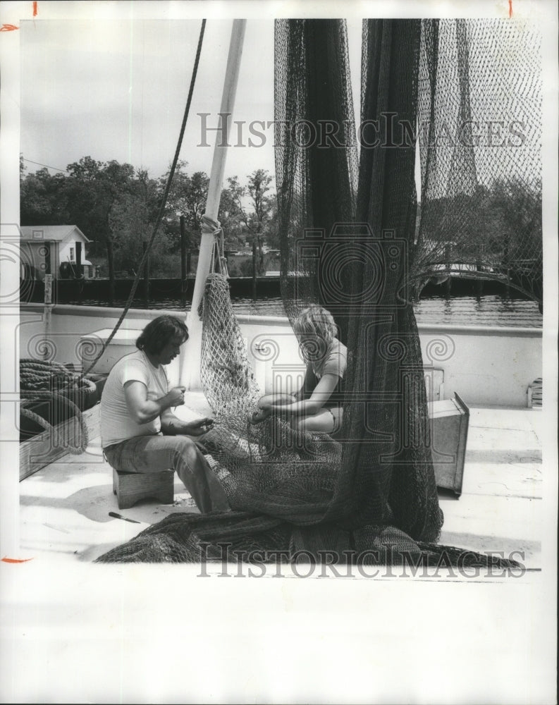 1977 Press Photo Unidentified persons working on nets of shrimp boat - abna12553 - Historic Images