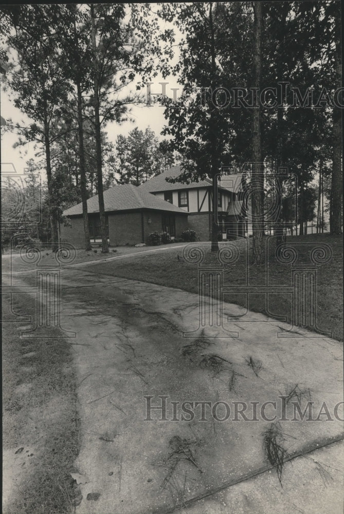 1983, Ron and Alice Johnson home in Shelby County Alabama - abna12566 - Historic Images