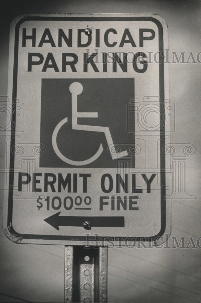 1989 Press Photo Handicap Parking sign - abna12609 - Historic Images