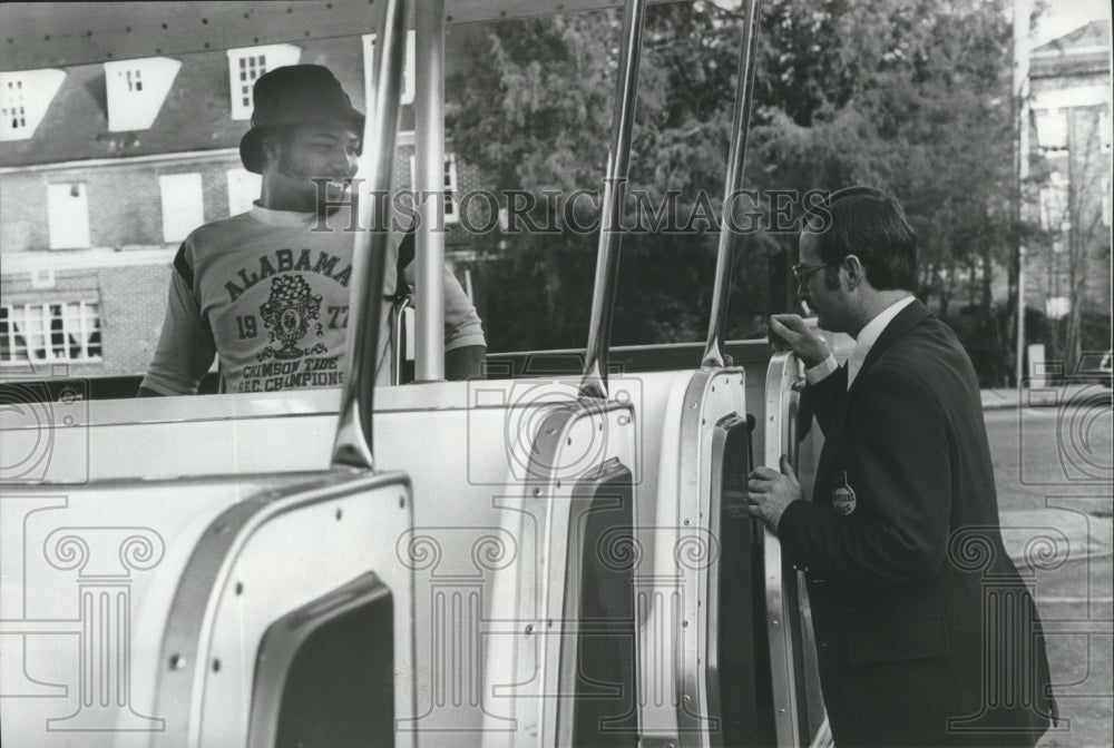 1978, Glenn Griffin demonstrate handicap provision University Alabama - Historic Images