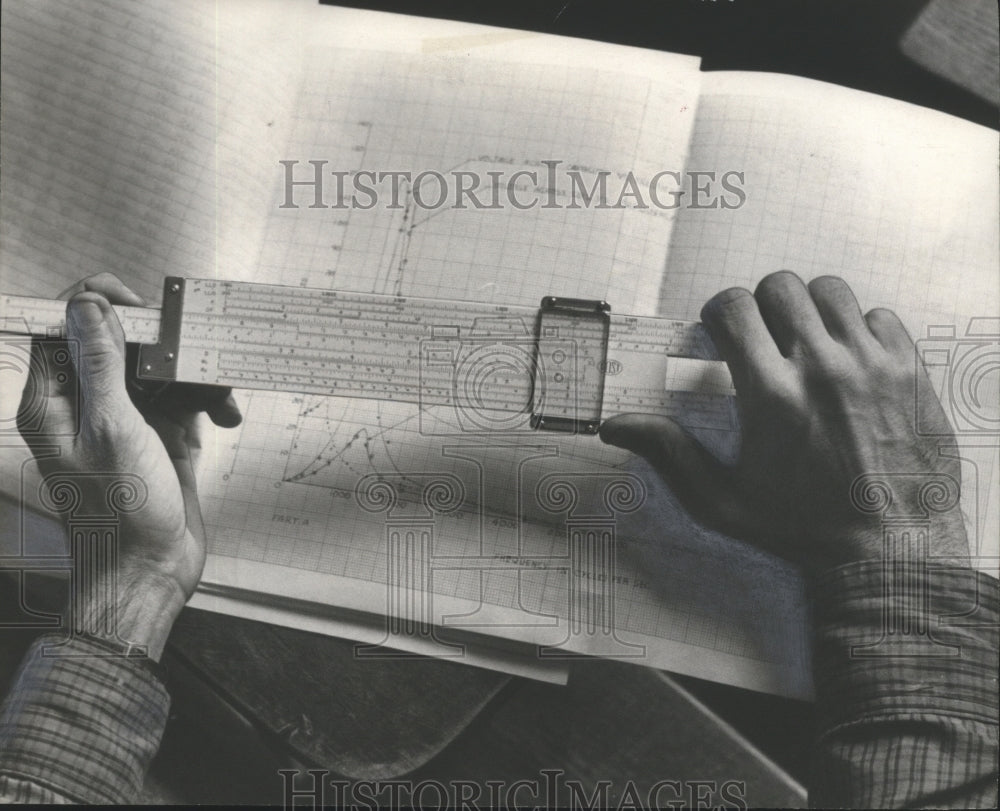 1960 Press Photo Engineering School students move forward University Alabama - Historic Images