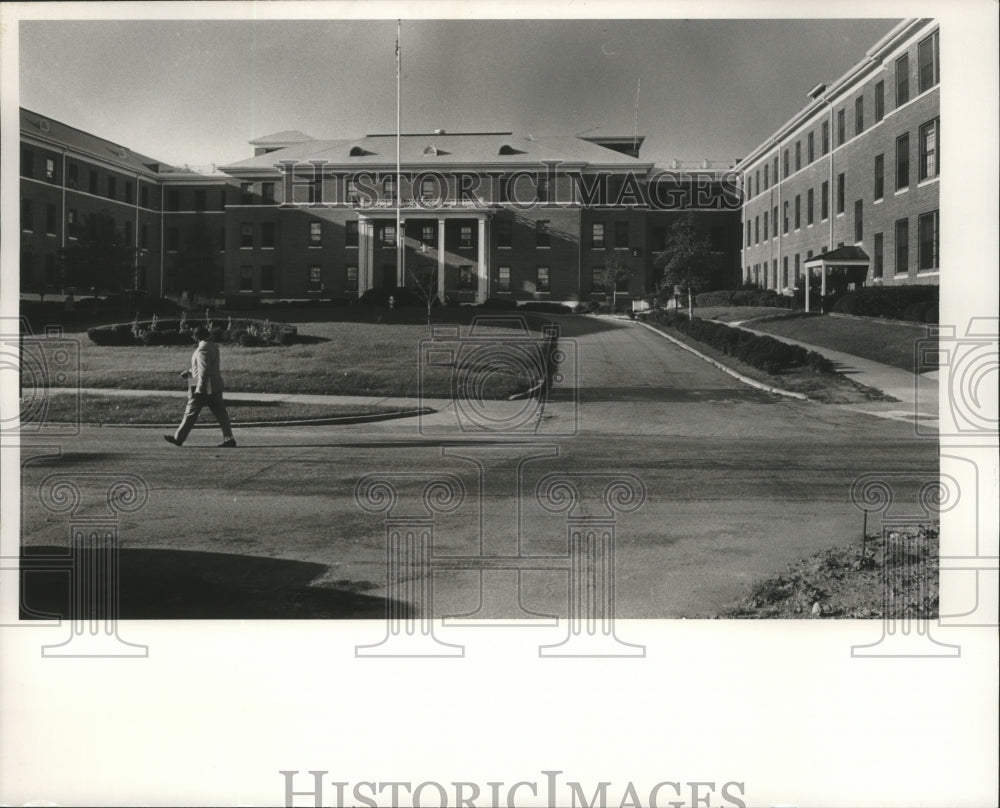 1991 Press Photo Veterans Hospital, Tuskegee, Alabama - abna12744 - Historic Images