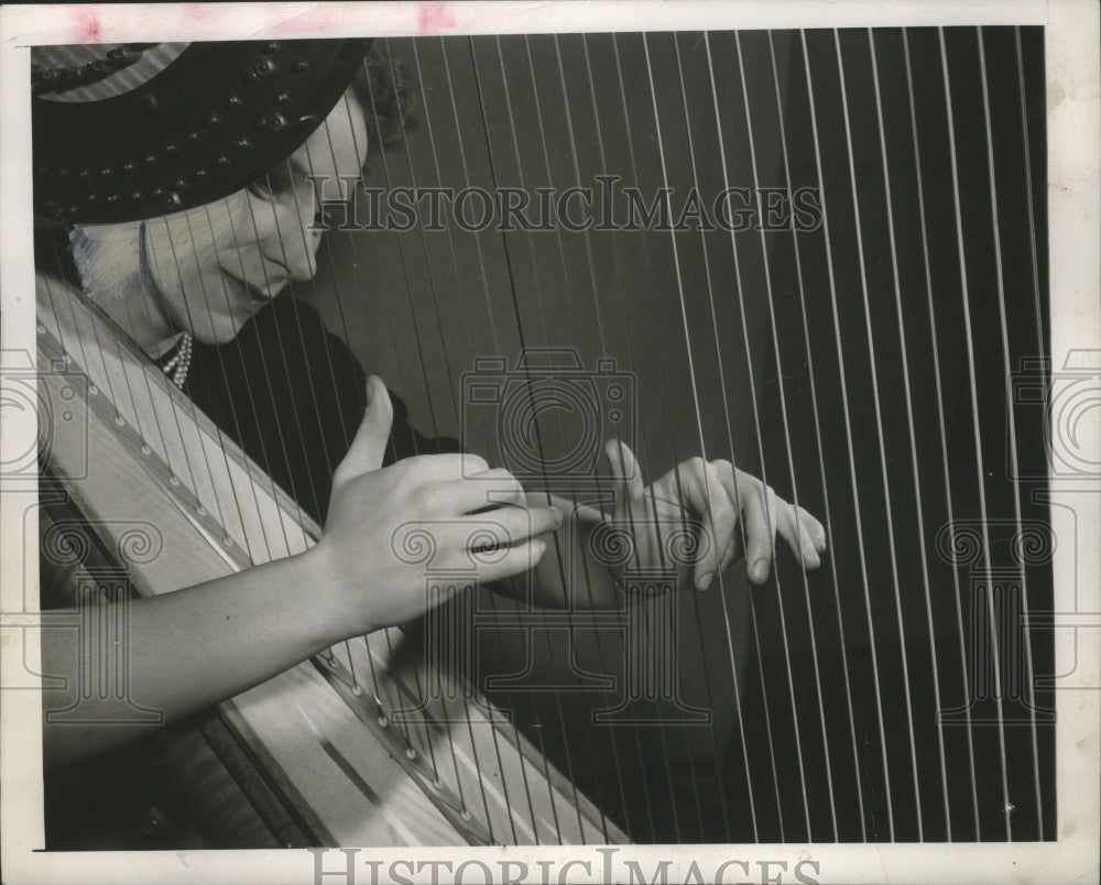 1948 Press Photo Harpist Marjorie Tyre - abna12826 - Historic Images