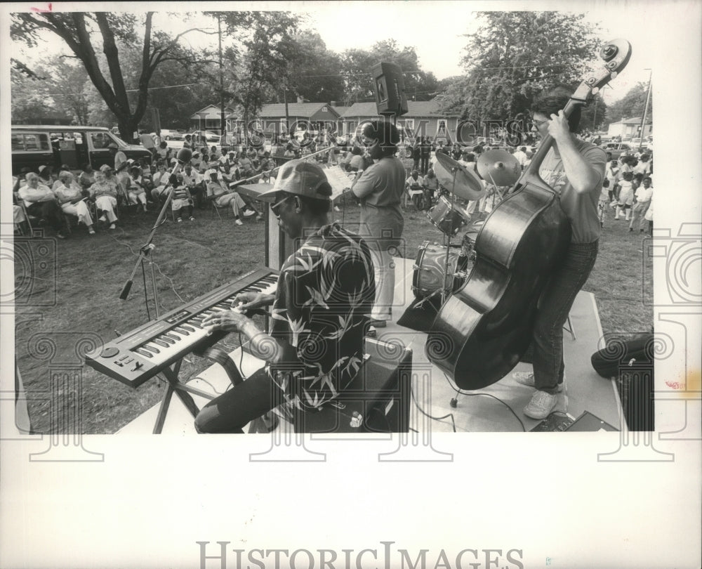 1988 Press Photo West End Community Jazz band plays at Tuxedo Junction festival - Historic Images