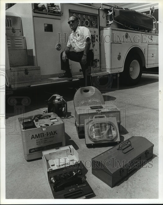 1980 Press Photo Tarrant, Alabama - Fire Department's Chief Wear with Equipment - Historic Images