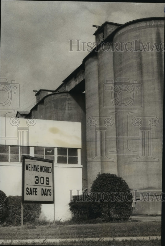 1970, Lehigh Portland Cement Plant, Tarrant, City Alabama - abna12973 - Historic Images