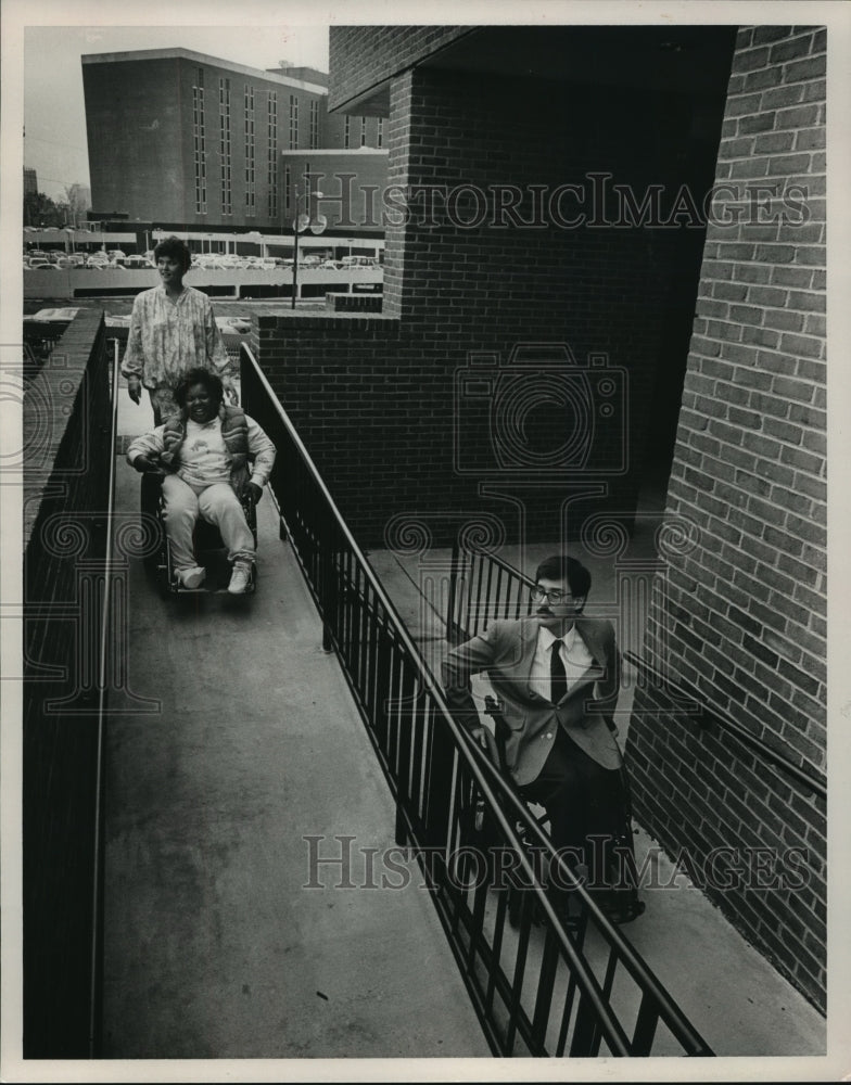 1987 Press Photo Vicki Orr, Ingrid Cincevich &amp; David Pope in Alabama - Historic Images