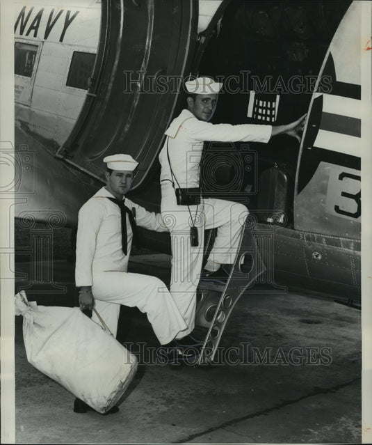 1952 Naval Air Reservists heading to Miami for training, Birmingham - Historic Images