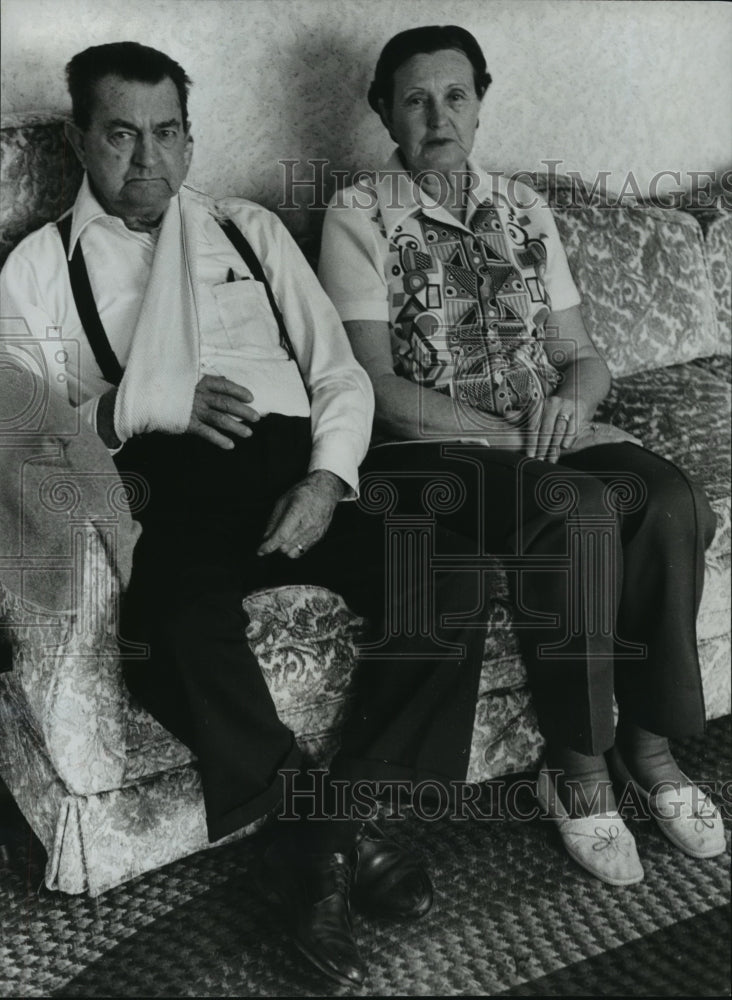 1978 Press Photo Mr. and Mrs. Minton Harp at Woodland Lakes Estates, Tuscaloosa - Historic Images