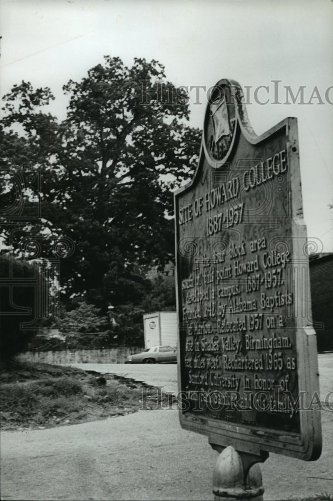 1981 a Sherman Oak on the historical Howard College campus, Alabama. - Historic Images