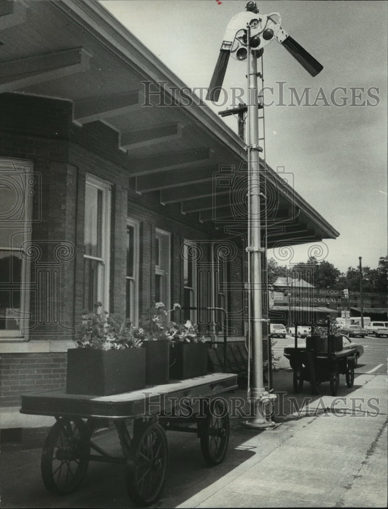 1974, Flowers, old signal, added to landscaping at Talladega Depot - Historic Images