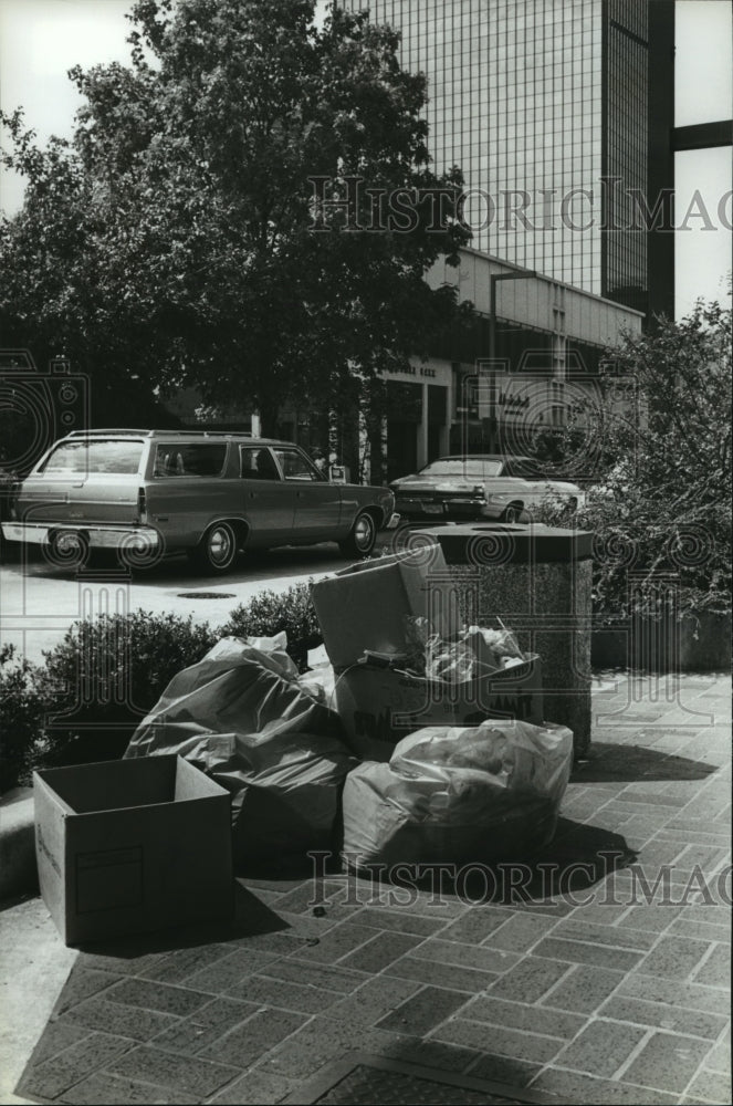 1979 Press Photo Trash piled up on street in Birmingham, Alabama - abna13155 - Historic Images