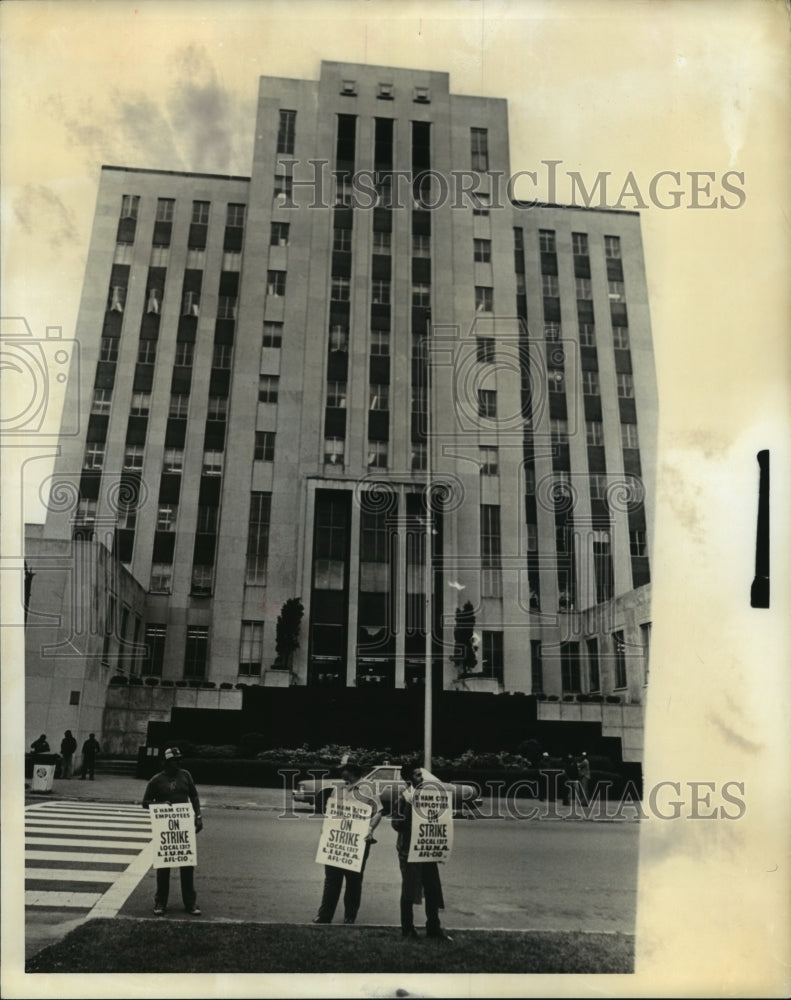 1979, City workers strike in Birmingham, Alabama - abna13164 - Historic Images