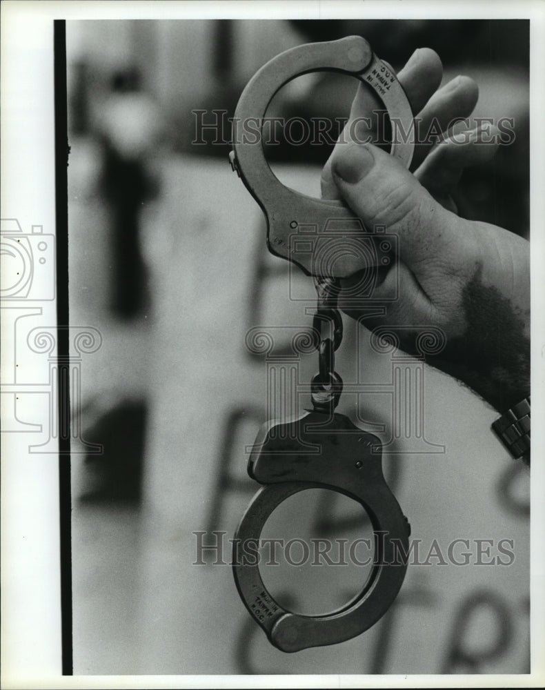 Press Photo Person displays handcuffs during strikes in Birmingham, Alabama - Historic Images