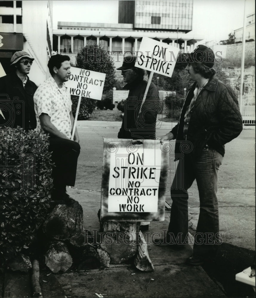 1978 Huntsville utility workers on strike - Historic Images