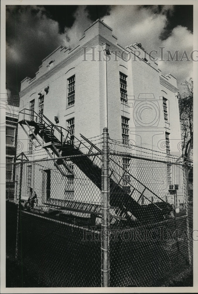 1989, Hale County Jail, one of the oldest in Alabama - abna13353 - Historic Images