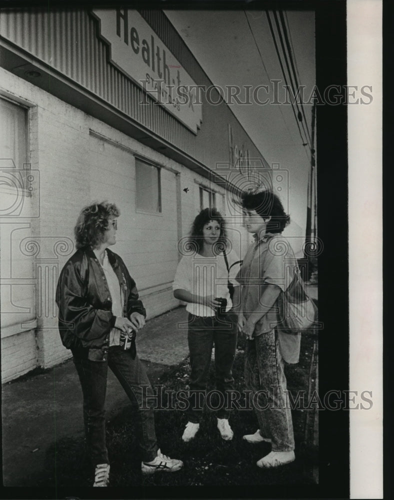 1987 Unidentified ladies at Health-Tex building in Guin, Alabama - Historic Images