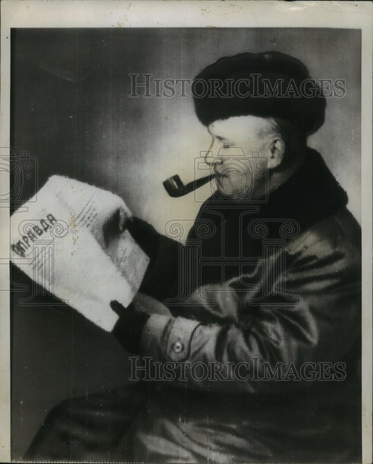 1946, AP Correspondent Eddy Gilmore Reads About Stalin in 