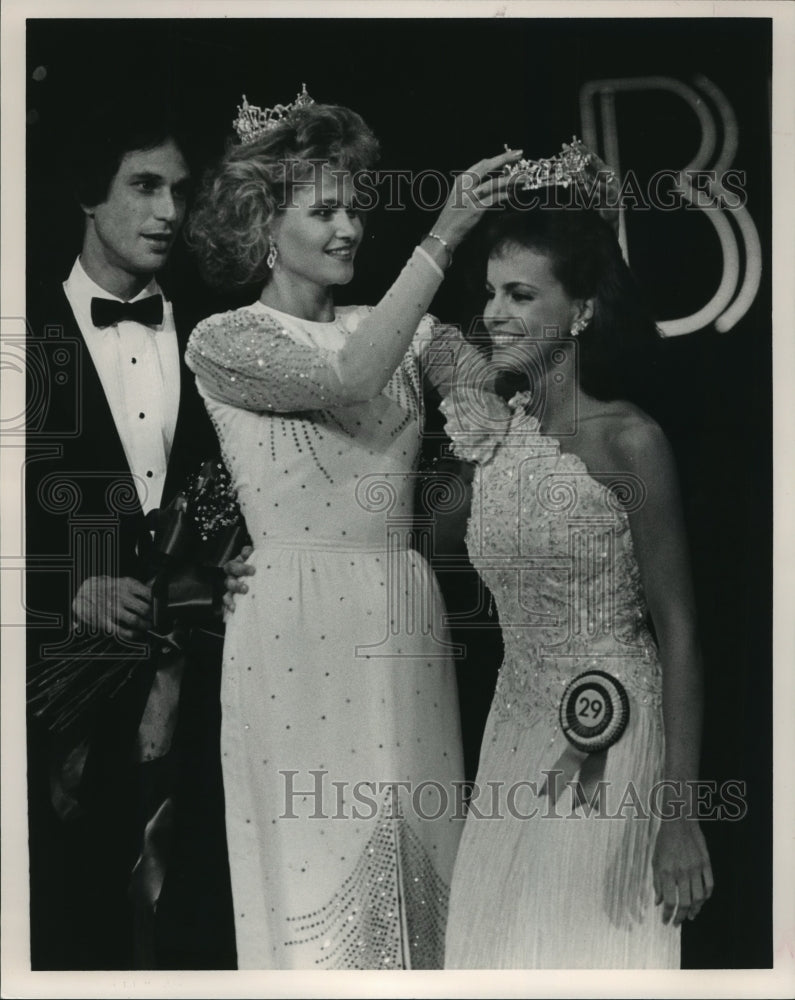 1986, Angela Tower, Miss Alabama and Tammy Little (Alabama) - Historic Images