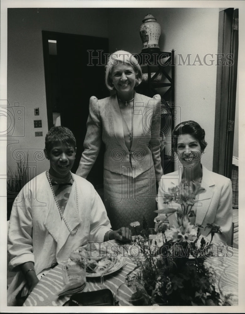 1985, Athlete Wilma Rudolph attends Gala 7 luncheon - abna13490 - Historic Images