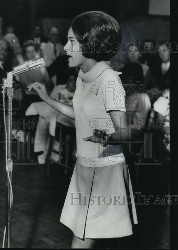 1969 Press Photo Miss Alabama, Ann Fowler, at First Public Performance ...