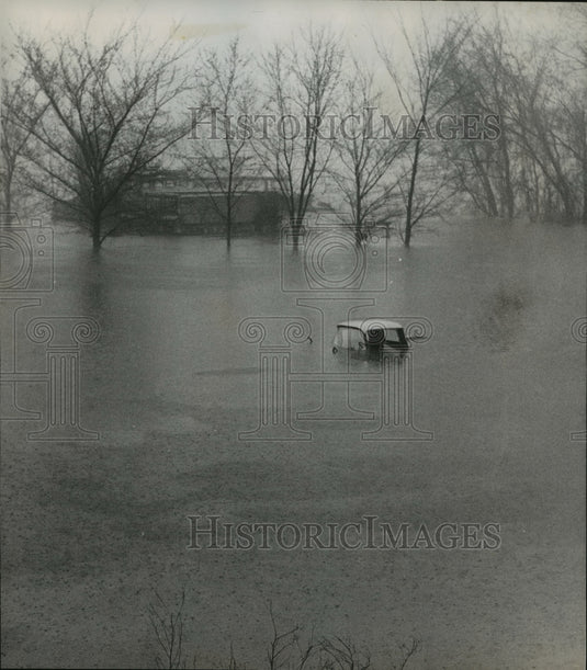 1951 Press Photo Floodwaters of Warrior River Cover Truck in Northport, Alabama - Historic Images
