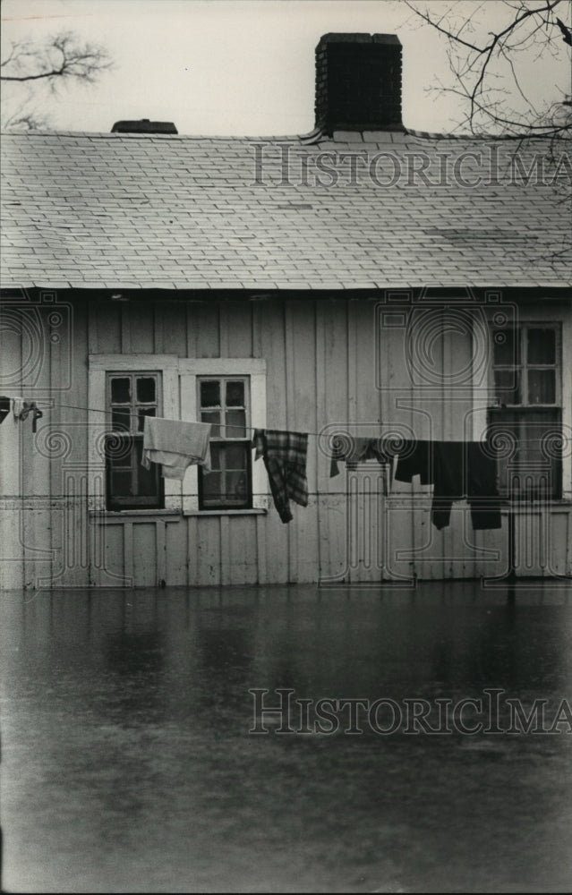 1982 Flood waters at Coosa Street and !6th Avenue, BIrmingham - Historic Images