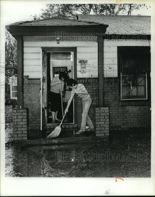 1979 Residents Clean Up After Flood in Alabama - Historic Images