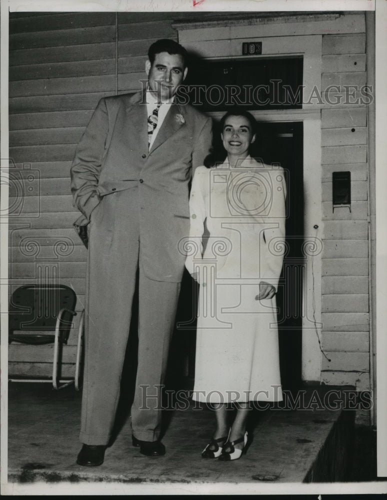 1987 James E. Folsom, governor of Alabama with his wife - Historic Images