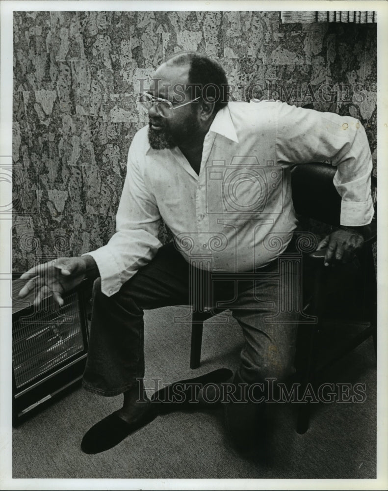 1982, Clyde Foster, mayor of Triana, Alabama speaks - abna13677 - Historic Images