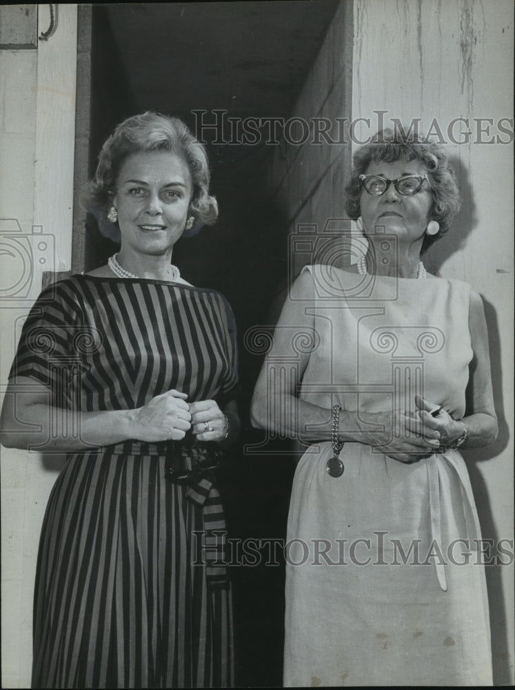 1961 Bette Lee, Radio personality with mother at shelter, Alabama-Historic Images