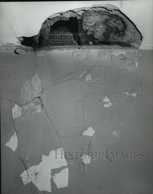 1965, Plaster falling in ceiling at school at the court, Alabama - Historic Images