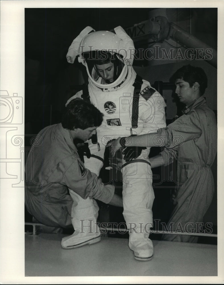 Press Photo Workers at Marshall Space Flight Center, adjust space suit, Alabama - Historic Images
