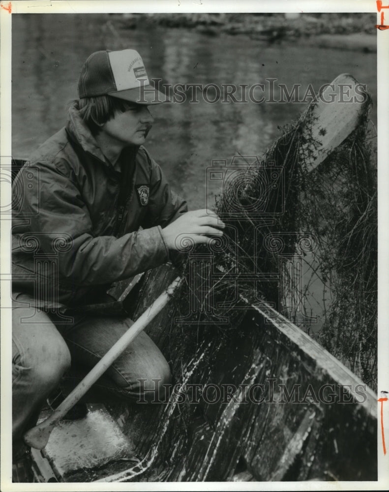 1981 Inspecting Coffeeville Reservoir Hydrilla Patch in Alabama - Historic Images