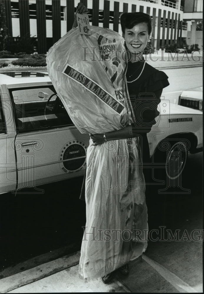 1981 Press Photo Miss Alabama Phoebe Stone With Dress - abna13876 - Historic Images