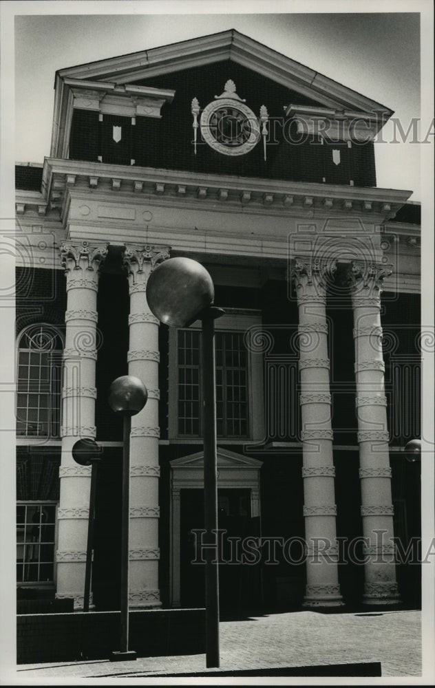 1991, Broken Lightposts Line Talladega County Courthouse, Alabama - Historic Images