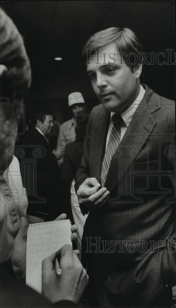 1980 Politician James Folsom Junior interviewed by the press - Historic Images